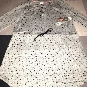 Daisy Fuentes tunic nightgown, size M